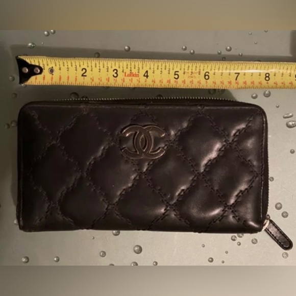 CHANEL Lambskin Quilted Large Gusset Zip Around Black Wallet Originally $1,150 - Picture 10 of 11